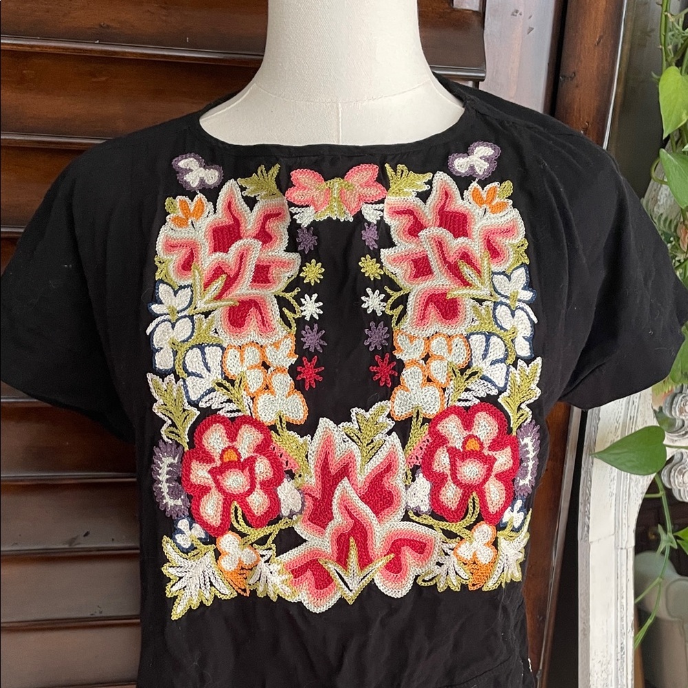 Anthropologie Embroidered Black Floral Women's Top TINY Small EUC - Picture 3 of 6